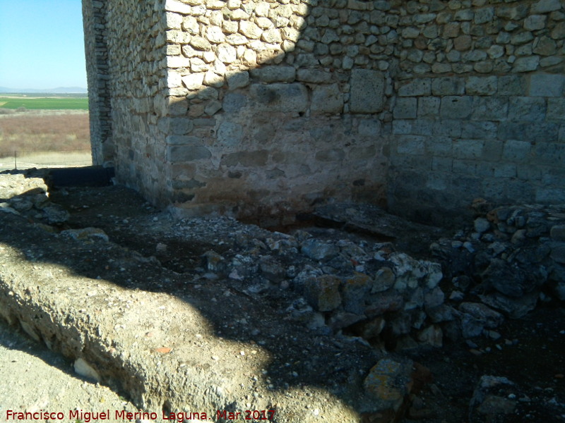 Calatrava la Vieja. Alczar - Calatrava la Vieja. Alczar. Detalle de la muralla a extramuros de separacin con la medina