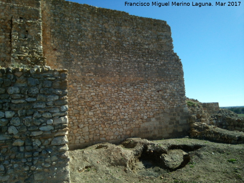 Calatrava la Vieja. Alczar - Calatrava la Vieja. Alczar. Detalle de la muralla a extramuros de separacin con la medina