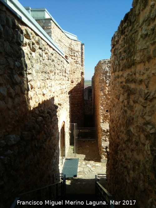 Calatrava la Vieja. Alczar - Calatrava la Vieja. Alczar. Espacio entre la iglesia y la muralla