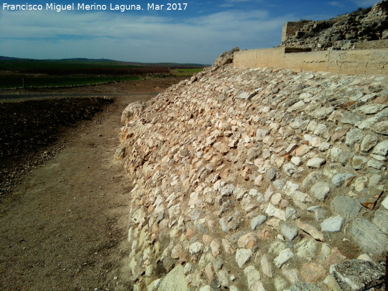 Calatrava la Vieja. Foso - Calatrava la Vieja. Foso. En la zona de la Puerta de la Medina