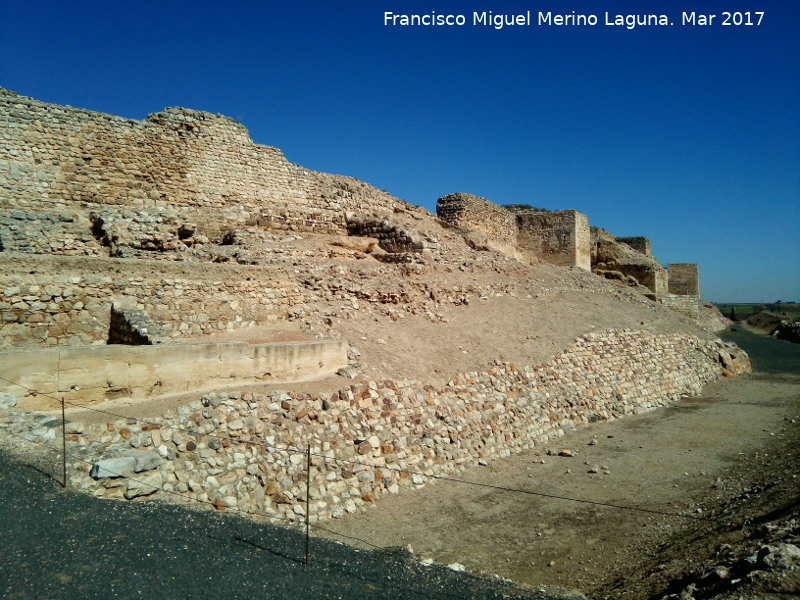 Calatrava la Vieja. Foso - Calatrava la Vieja. Foso. En la zona de la Puerta de la Medina