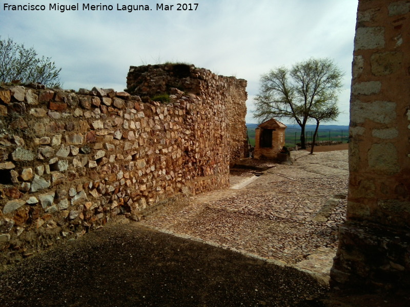 Ciudad Medieval de Alarcos - Ciudad Medieval de Alarcos. Muralla en la zona del pozo