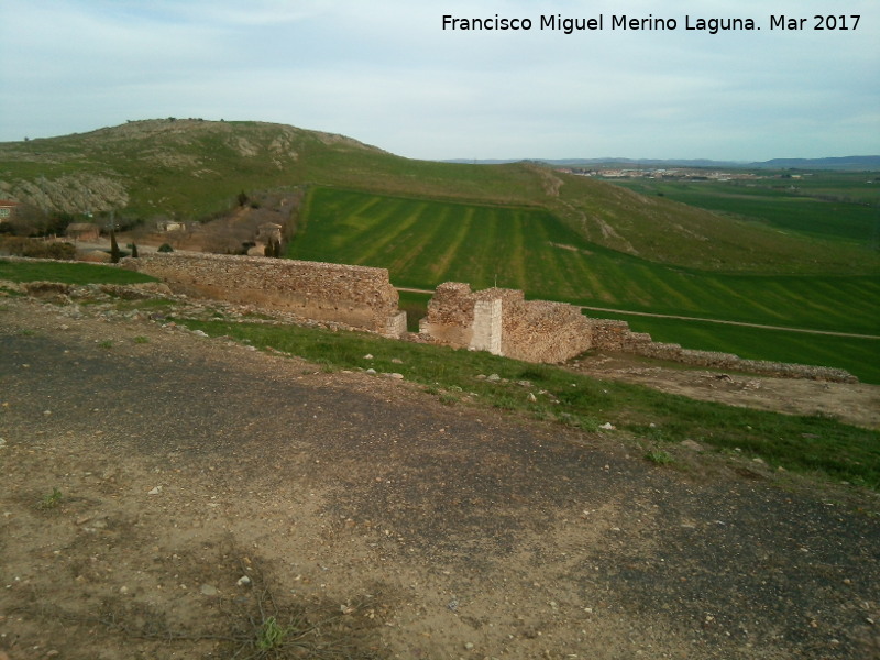 Ciudad Medieval de Alarcos - Ciudad Medieval de Alarcos. Muralla y puerta sur