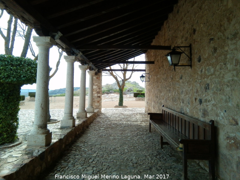 Ermita de Alarcos - Ermita de Alarcos. Porche