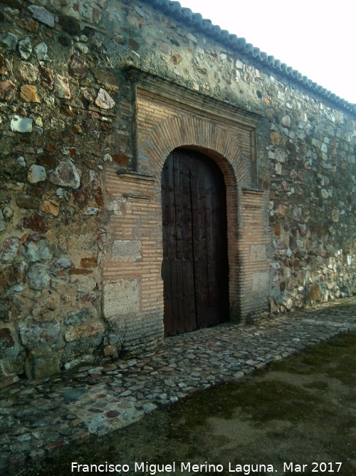 Ermita de Alarcos - Ermita de Alarcos. Portada de ladrillo