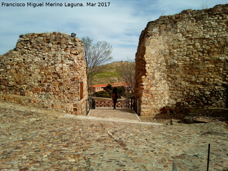 Puerta Este de Alarcos - Puerta Este de Alarcos. Intramuros