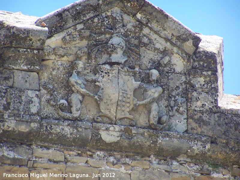 Castillo de Sabiote - Castillo de Sabiote. Escudo de la muralla