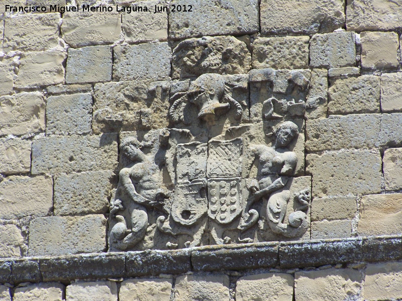 Castillo de Sabiote - Castillo de Sabiote. Escudo de la torre