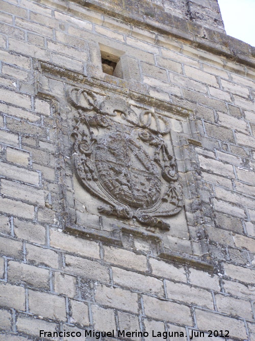 Iglesia de San Pedro - Iglesia de San Pedro. Escudo del campanario