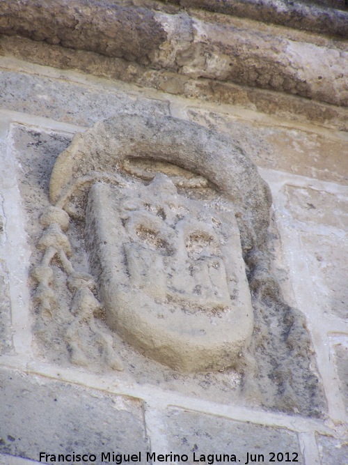 Iglesia de San Pedro - Iglesia de San Pedro. Escudo derecho de la portada norte