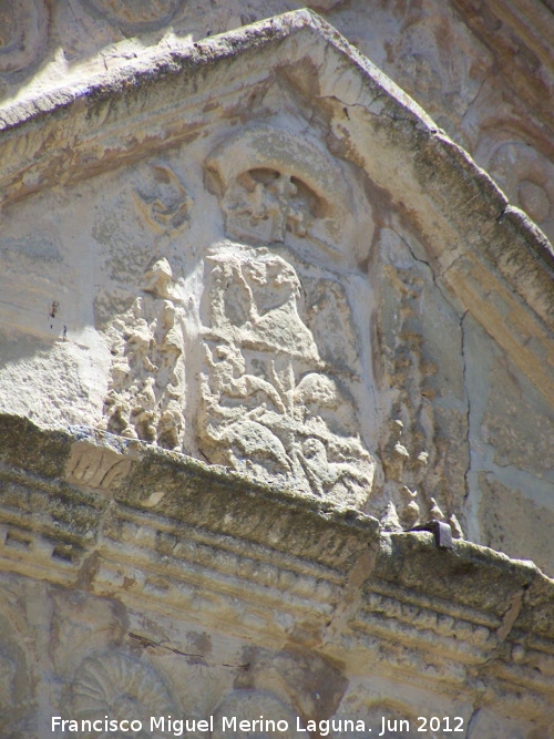 Iglesia de San Pedro - Iglesia de San Pedro. Escudo del frontn de la portada sur