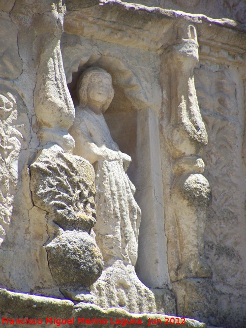 Iglesia de San Pedro - Iglesia de San Pedro. Estatua derecha de la portada sur