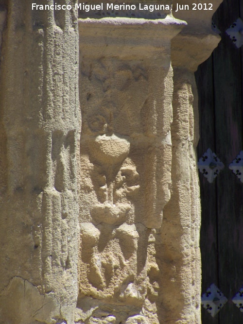 Iglesia de San Pedro - Iglesia de San Pedro. Decoracin del marco de la portada sur