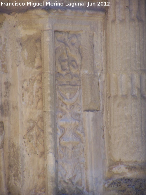 Iglesia de San Pedro - Iglesia de San Pedro. Decoracin del marco de la portada sur