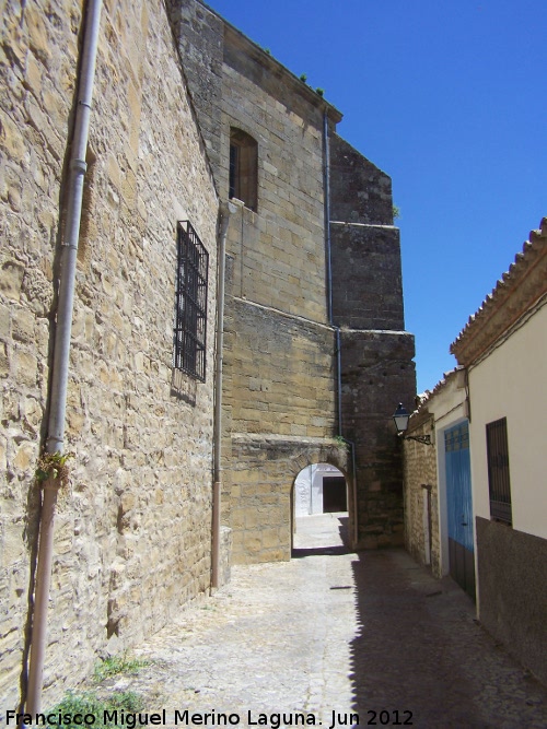 Iglesia de San Pedro - Iglesia de San Pedro. Contrafuerte y el Arco en Rincn Desigual