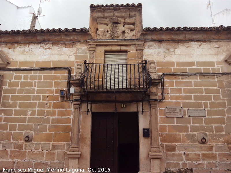 Palacio de los Moreno de Villena - Palacio de los Moreno de Villena. Fachada con sus argollas