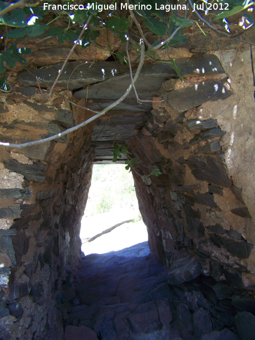 Puente romano del Montizn - Puente romano del Montizn. Ojo pequeo con lajas de pizarra