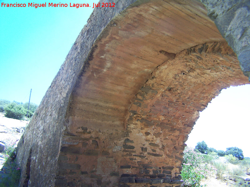 Puente romano del Montizn - Puente romano del Montizn. Aadido para el paso del trfico rodado