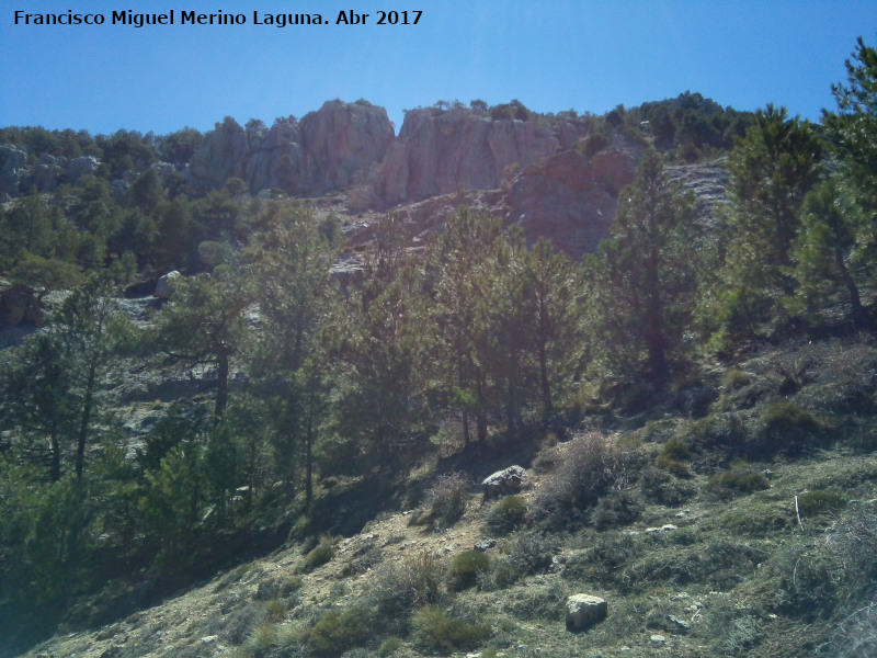 Morra de la Osa - Morra de la Osa. Paredes rocosas de la ladera noroeste