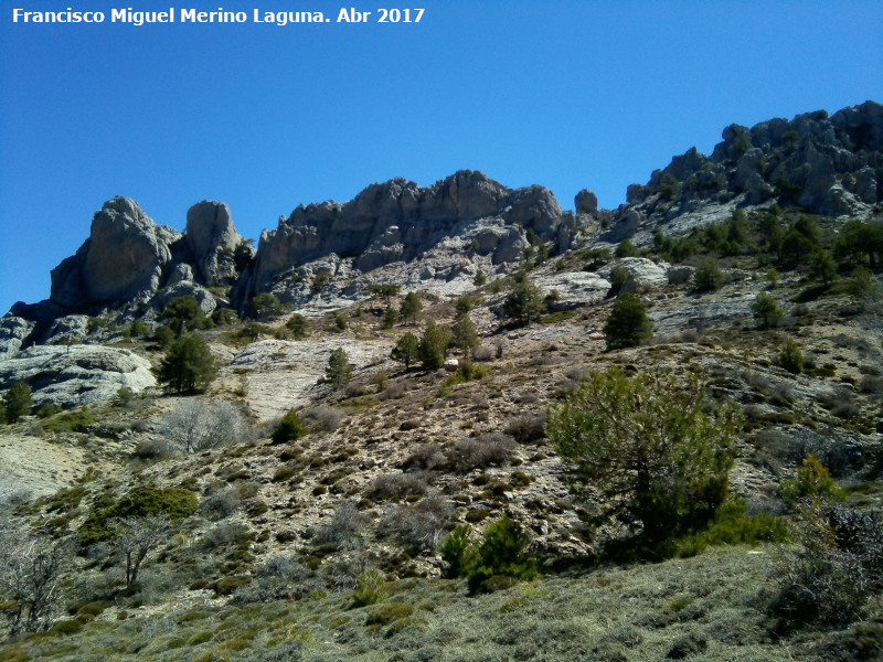 Morra de la Osa - Morra de la Osa. Paredes rocosas de la ladera noroeste