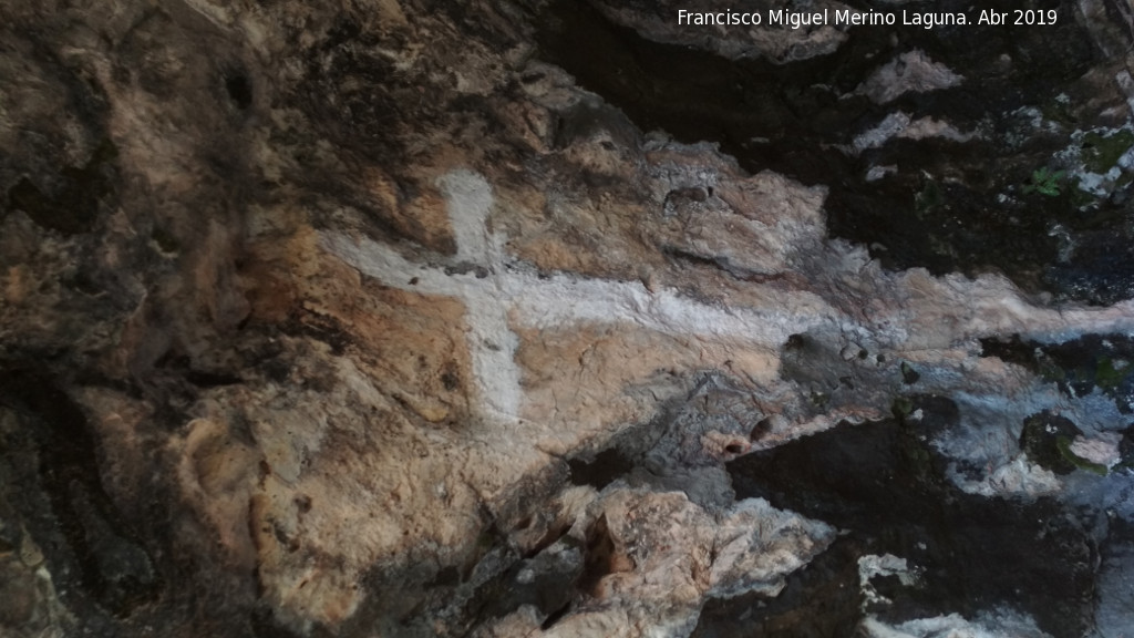 Pinturas rupestres de la Cueva de la Dehesa - Pinturas rupestres de la Cueva de la Dehesa. Cruz blanca reciente