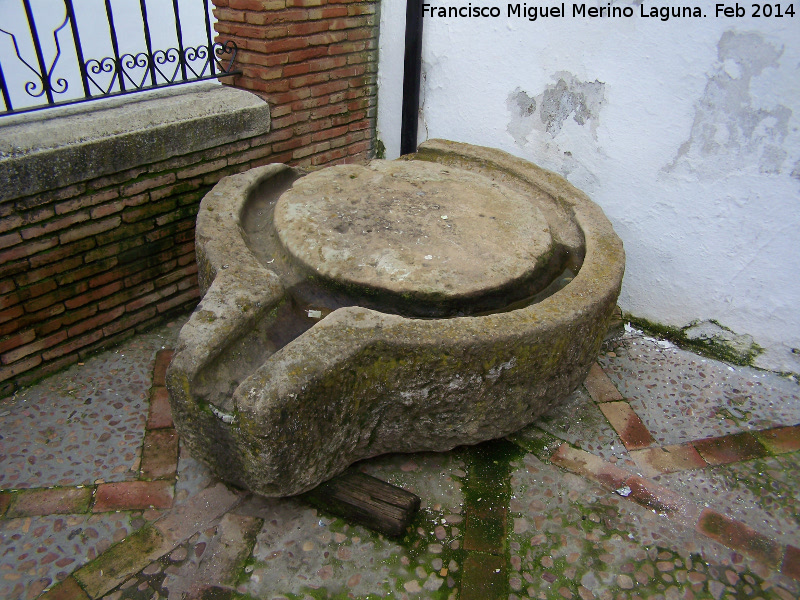 Museo arqueolgico y Casa de la Cultura - Museo arqueolgico y Casa de la Cultura. Molino en su patio de entrada