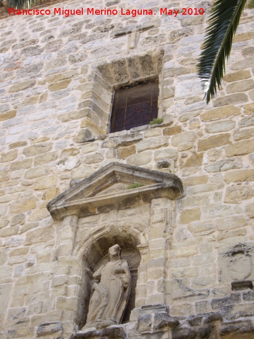 Iglesia de San Bartolom - Iglesia de San Bartolom. Cruz, ventana y hornacina