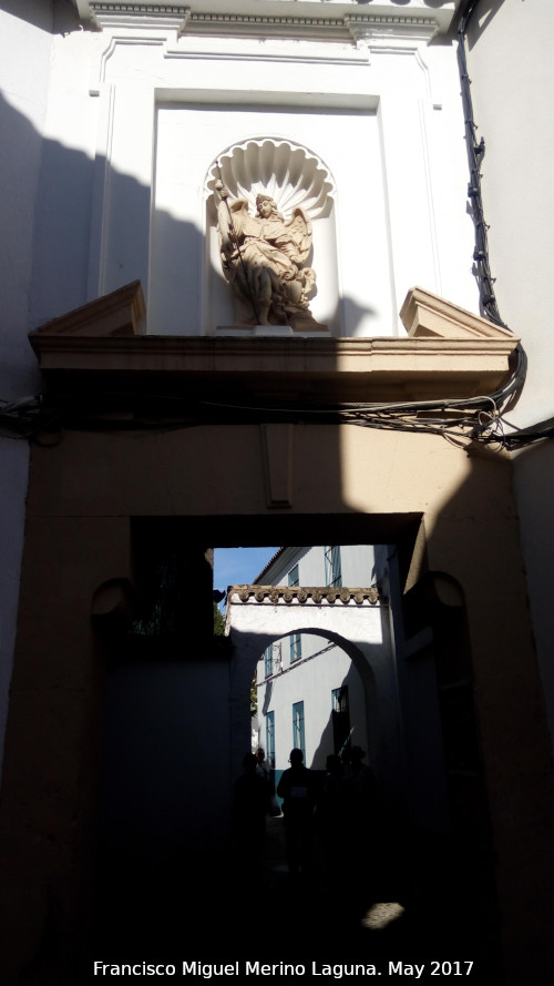 Calle Junio Galin - Calle Junio Galin. Portada de entrada a la calle desde San Eulogio