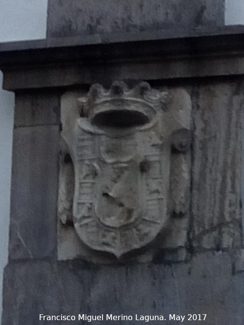 Fuente de la Calle San Fernando - Fuente de la Calle San Fernando. Escudo