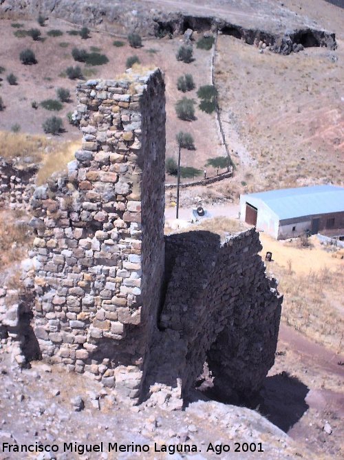 Castillo del Berrueco - Castillo del Berrueco. Torren rectangular que progege el arco albarrano