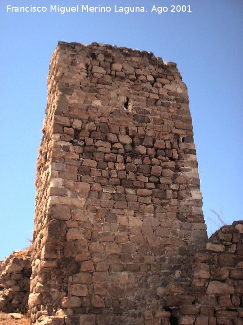 Castillo del Berrueco - Castillo del Berrueco. Torren rectangular que progege el arco albarrano con su saetera