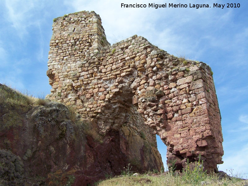 Castillo del Berrueco - Castillo del Berrueco. Torren rectangular y Arco albarrano
