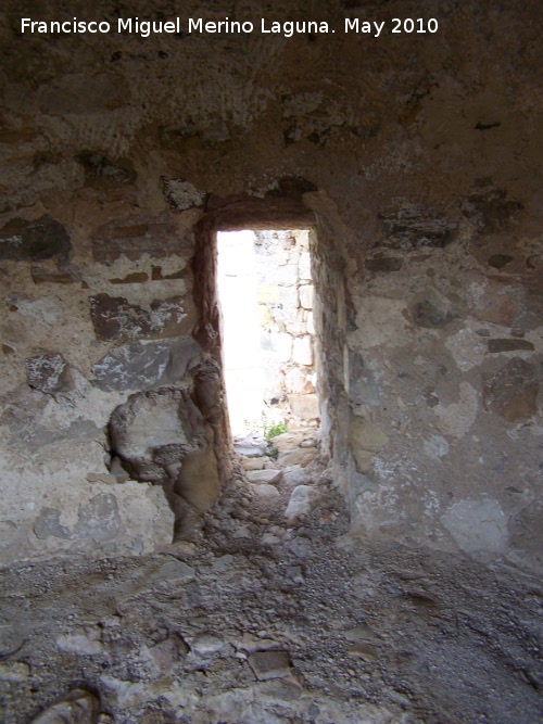Castillo del Berrueco - Castillo del Berrueco. Puerta hacia el paso de guardia del Torren circular izquierdo