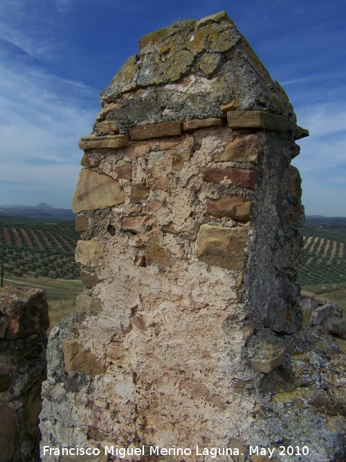 Castillo del Berrueco - Castillo del Berrueco. Almena apuntada del Torren circular izquierdo