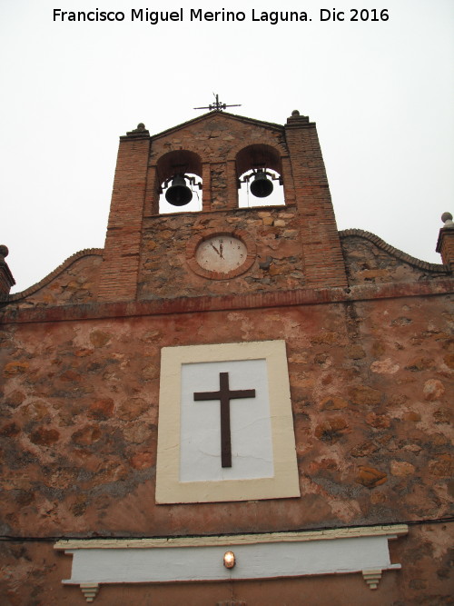 Iglesia de Garcez - Iglesia de Garcez. Espadaa, reloj pintado y cruz