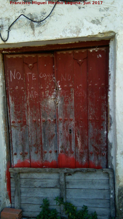 Molino de Fuensanta - Molino de Fuensanta. Puerta con curiosa pintada
