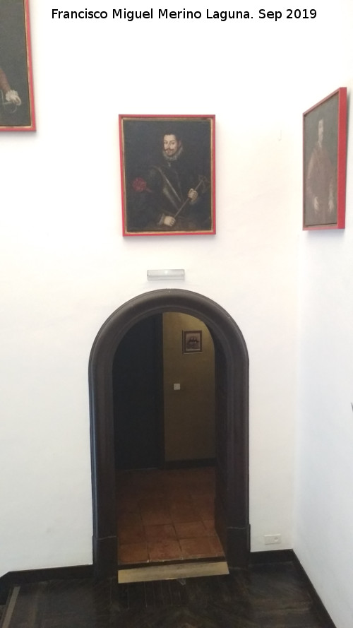 Casa de los Tiros - Casa de los Tiros. Puerta en el descansillo de la escalera