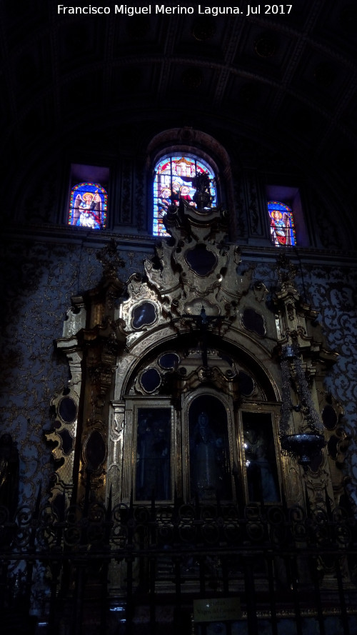 Catedral de Granada. Capilla de la Virgen del Carmen - Catedral de Granada. Capilla de la Virgen del Carmen. Efecto de las vidrieras