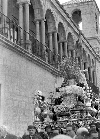 Ayuntamiento de Torredonjimeno - Ayuntamiento de Torredonjimeno. Virgen de las Angustias 1970