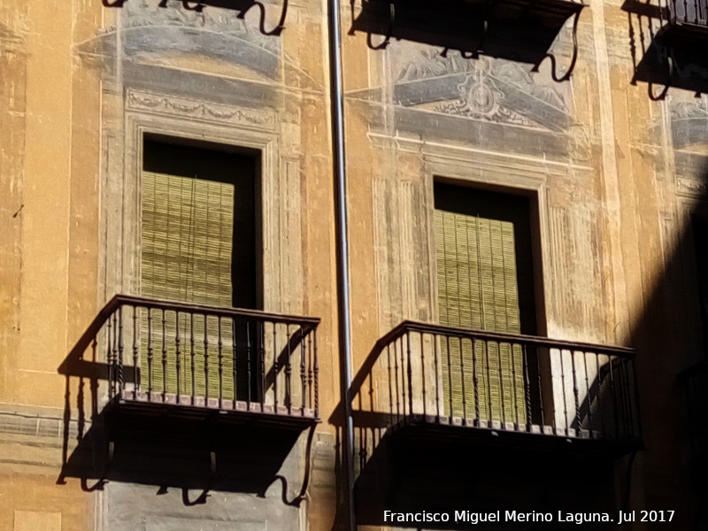 Edificio de la Plaza de las Pasiegas n 3 - Edificio de la Plaza de las Pasiegas n 3. Frescos simulando arquitectura