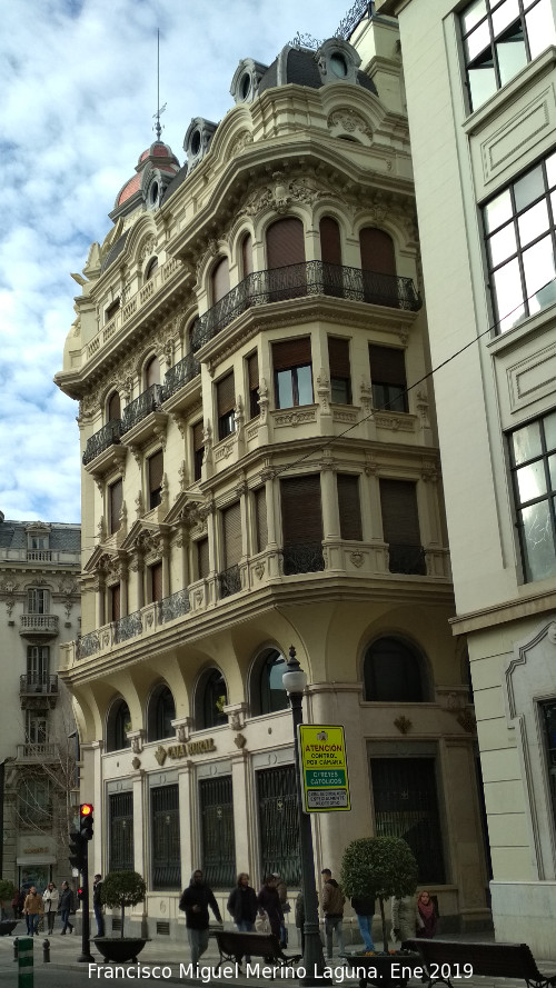 Edificio La Paz Chica - Edificio La Paz Chica. Lateral con Reyes Catlicos