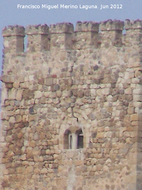 Torre de Fuencubierta - Torre de Fuencubierta. Almenas y ventana
