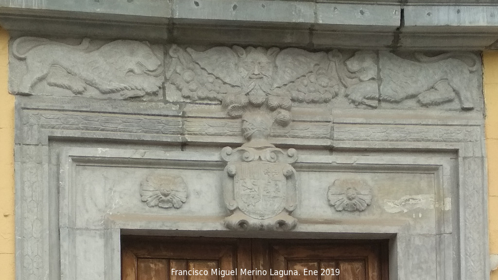 Casa del Paseo del Padre Manjn n 4 - Casa del Paseo del Padre Manjn n 4. Dintel con escudo