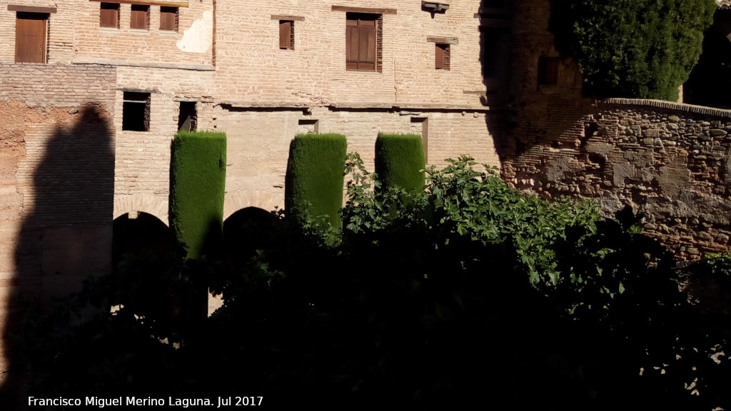 Alhambra. Patio de la Higuera - Alhambra. Patio de la Higuera. 