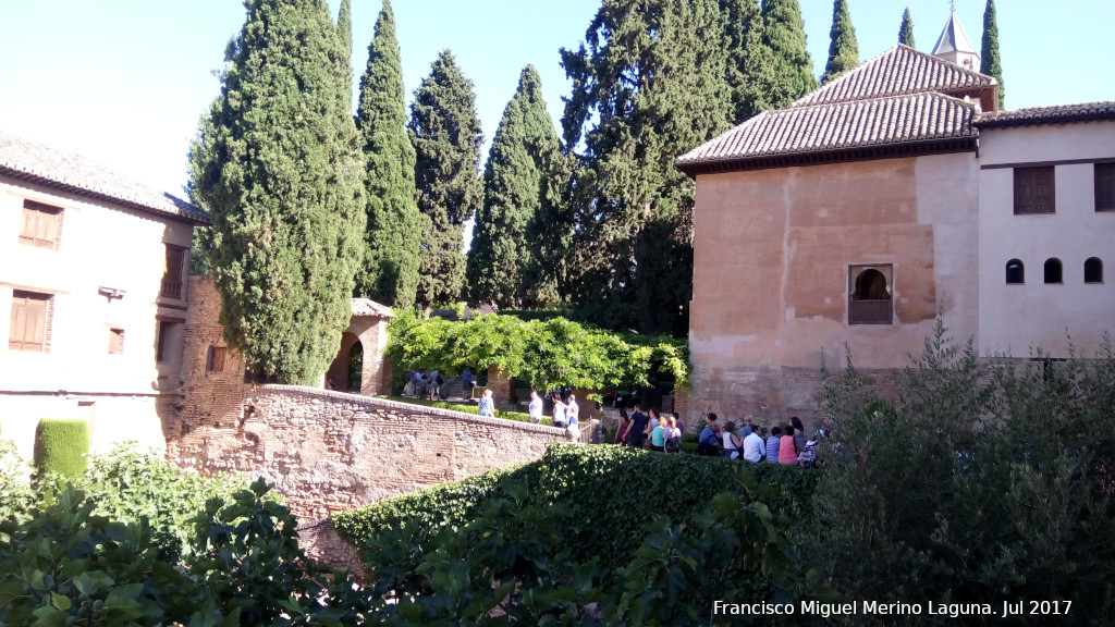 Alhambra. Patio de la Higuera - Alhambra. Patio de la Higuera. 