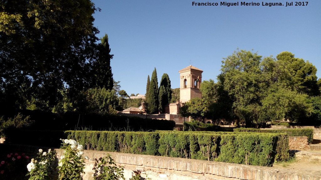 Alhambra. Medina - Alhambra. Medina. Jardines con el Convento de San Francisco al fondo