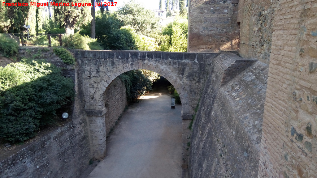 Alhambra. Acueducto - Alhambra. Acueducto. Junto a la Torre del Agua