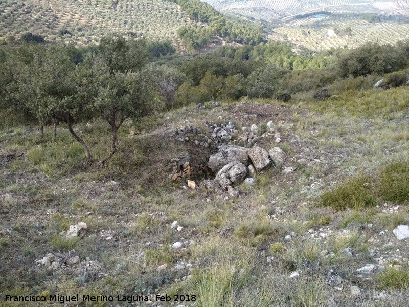 Aznaitn - Aznaitn. Restos de construccin en la ladera norte del Aznaitn de Jimena