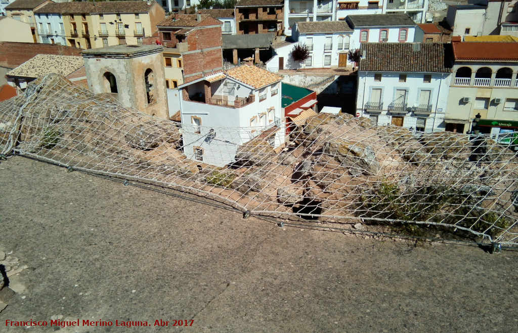 Castillo de Torres - Castillo de Torres. Parapetos de la azotea o muros de la tercera planta