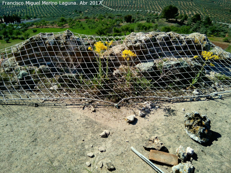 Castillo de Torres - Castillo de Torres. Parapetos de la azotea o muros de la tercera planta